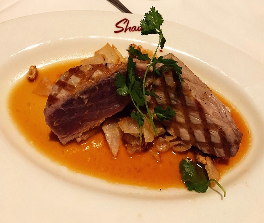 ../Images/CHANG,TSUI-CHI.Chicago.Shaw's Crab House (6).jpg